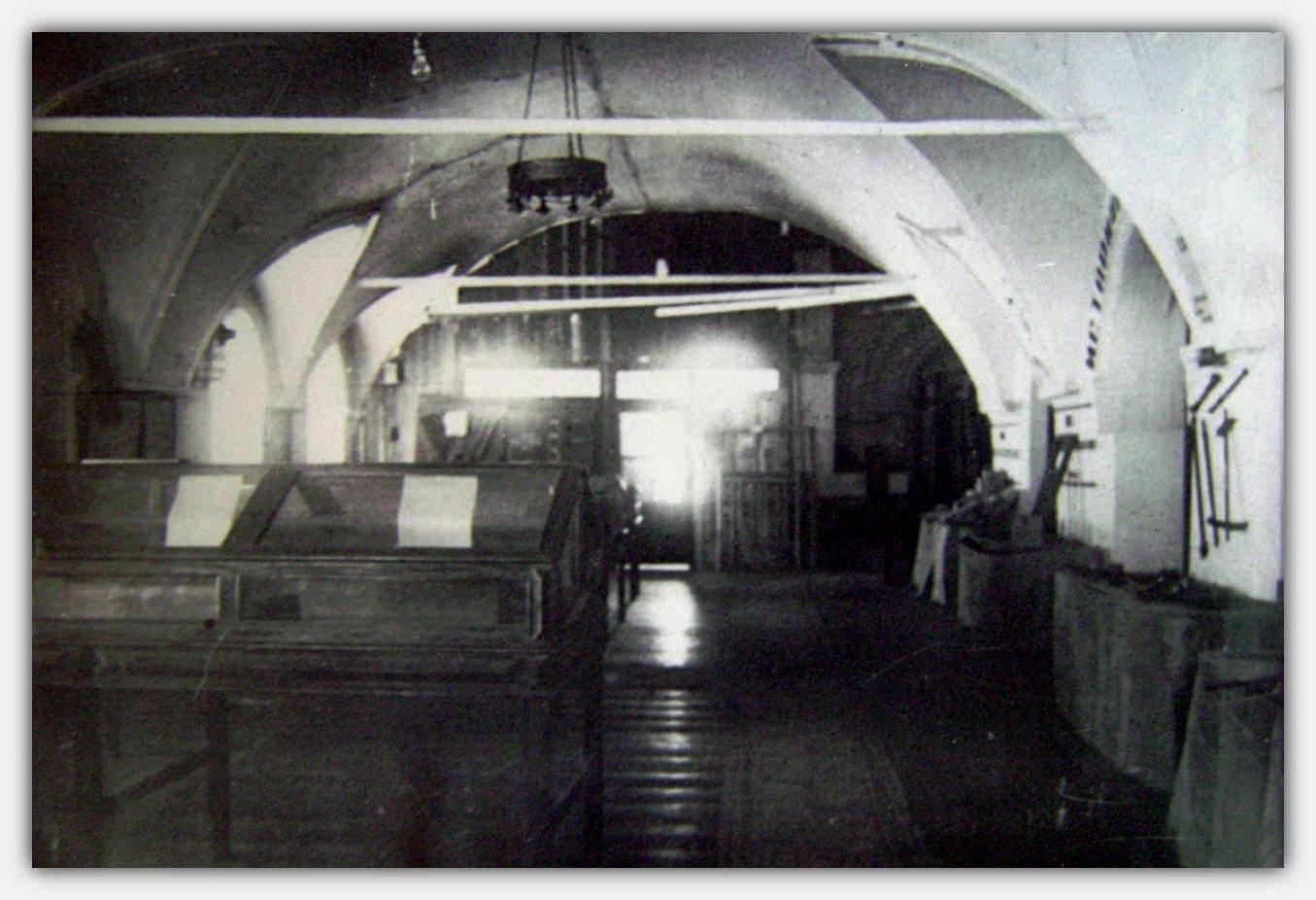 1930 г. Первая экспозиция в трапезной собора.