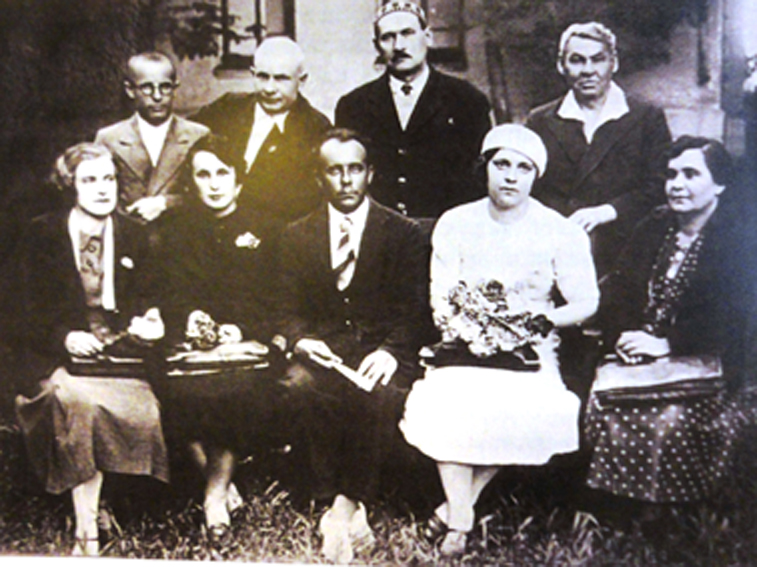 Богоявленский среди сотрудников музея. 1939 год.
