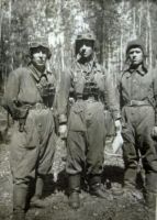 Гилев И.В. (слева) с товарищами под Москвой. 1941 г